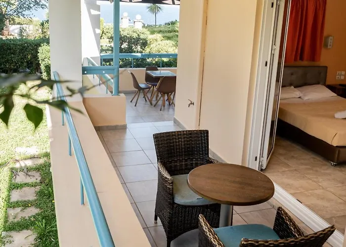 מלון דירות Aithrio 2*