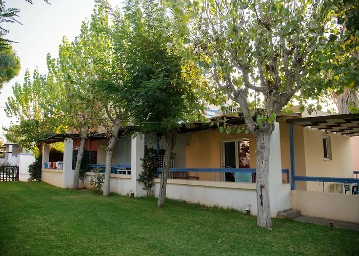 Aithrio מלון דירות 2*